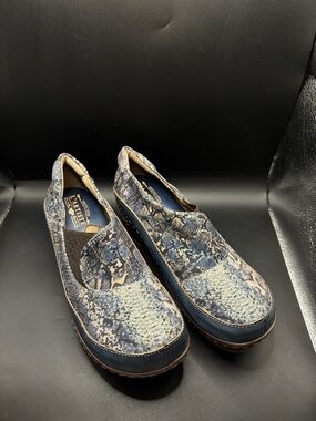 L'Artiste Spring Step Burbank Leather Clogs Women Blue Reptile Print Sz 42 US 11